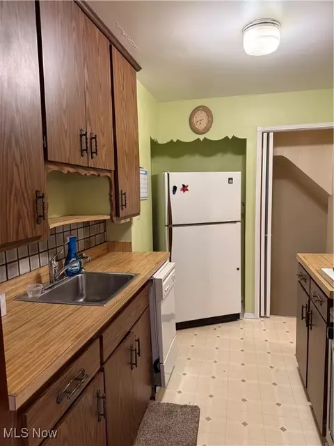 Kitchen - 295 E 250th St, Euclid, OH 44132 photo 1 of 3
