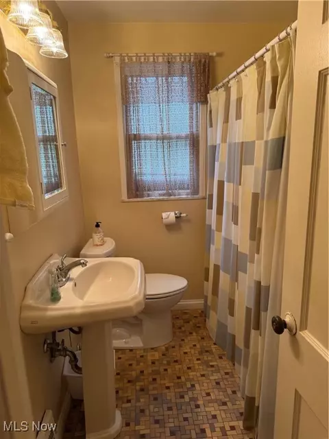 Bath - 295 E 250th St, Euclid, OH 44132 photo 1 of 1