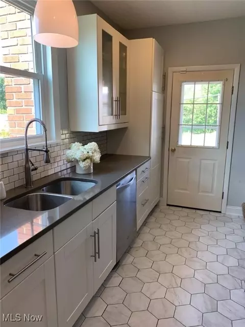 302 High St, Barnesville, OH 43713 photo 6