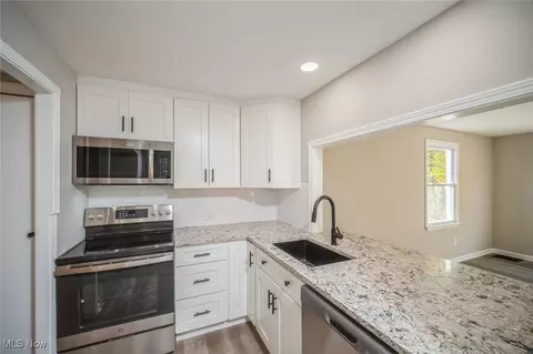 Kitchen - 330 E 260th St, Euclid, OH 44132 photo 1 of 2