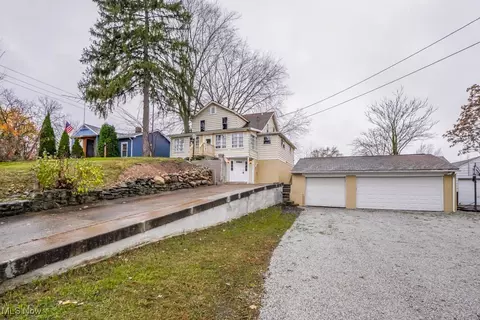 1092 Pitkin Ave, Akron, OH 44310