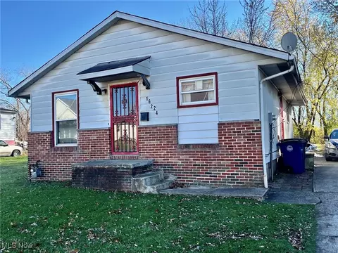 16224 Kollin Ave, Cleveland, OH 44128