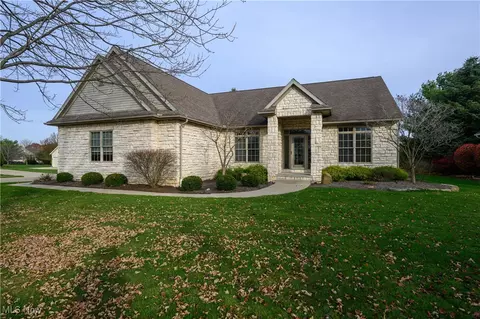 8374 Deacon Ave NW, North Canton, OH 44720