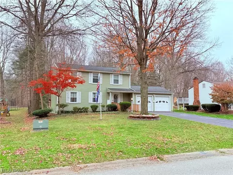 461 Laurelwood Dr SE, Howland, OH 44484