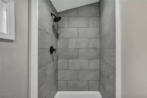 Bath - 3242 Eagle Ave, Lorain, OH 44055 photo 3 of 3