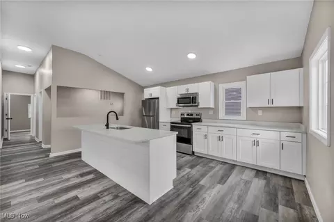 Entry Way - 3242 Eagle Ave, Lorain, OH 44055 photo 1 of 5