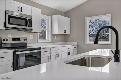 Kitchen - 3242 Eagle Ave, Lorain, OH 44055 photo 2 of 3