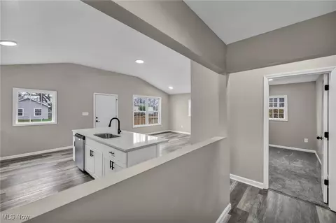 Entry Way - 3242 Eagle Ave, Lorain, OH 44055 photo 2 of 5
