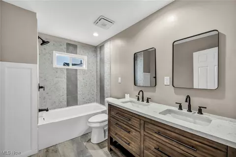 Bath - 3242 Eagle Ave, Lorain, OH 44055 photo 1 of 3