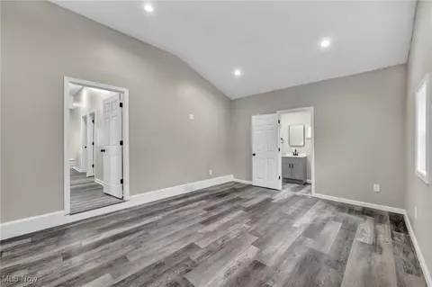 Entry Way - 3242 Eagle Ave, Lorain, OH 44055 photo 3 of 5