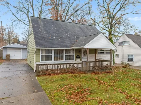1772 Hanover St, Cuyahoga Falls, OH 44221