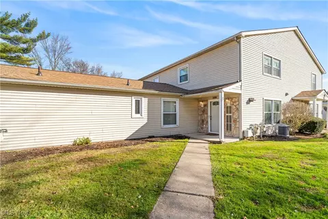 2510 Ivy Hill Cir #D, Cortland, OH 44410
