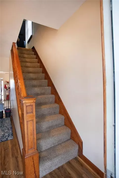 Entry Way - 125 Ridgeway St, Struthers, OH 44471 photo 2 of 2