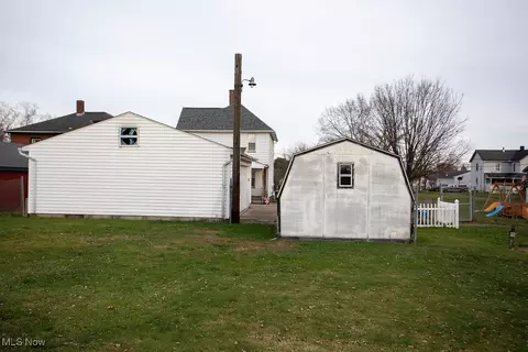 Exterior - 125 Ridgeway St, Struthers, OH 44471 photo 2 of 4