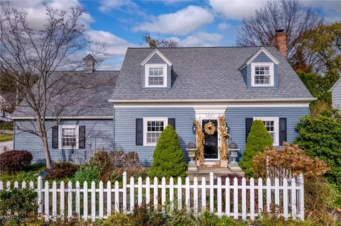 1247 Chestnut Blvd, Cuyahoga Falls, OH 44223