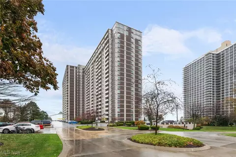 12900 Lake Ave #814, Lakewood, OH 44107