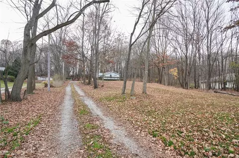 97 N Thomas Rd, Tallmadge, OH 44278
