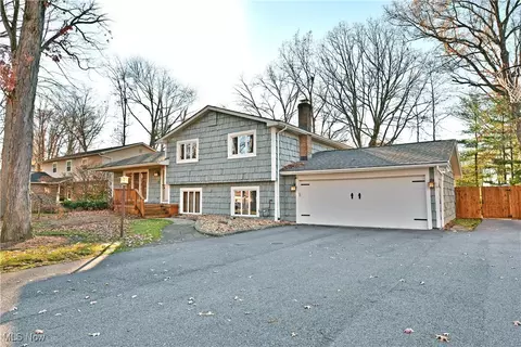 5234 Logan Arms Dr, Girard, OH 44420