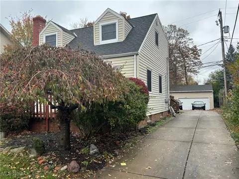 161 E 201st St, Euclid, OH 44123 photo 2