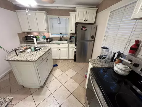 161 E 201st St, Euclid, OH 44123 photo 3