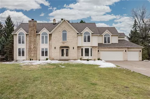5650 Ashley Cir, Highland Heights, OH 44143