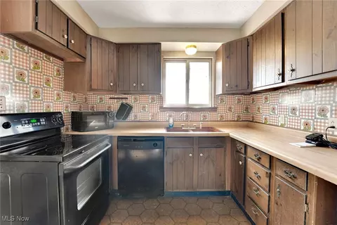 1547 Oak Ln, Saybrook, OH 44004 photo 6