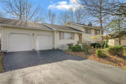 1547 Oak Ln, Saybrook, OH 44004