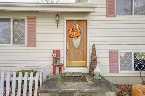 1547 Oak Ln, Saybrook, OH 44004 photo 2