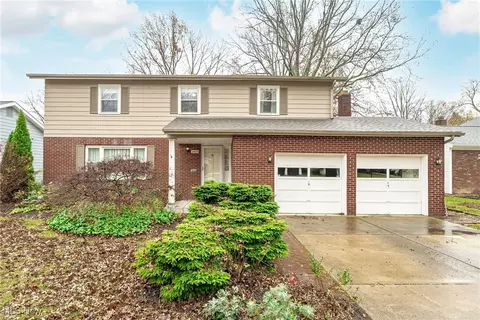 6469 Brighton Dr, North Olmsted, OH 44070