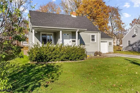 Exterior - 27 Helena Dr, Struthers, OH 44471 photo 2 of 8