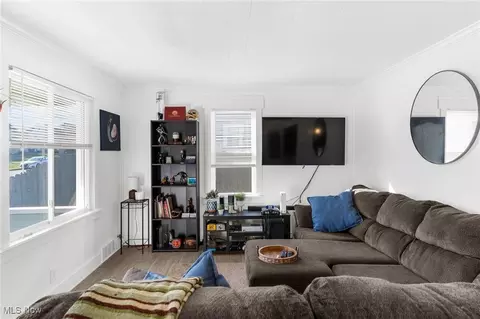 Living - 27 Helena Dr, Struthers, OH 44471 photo 2 of 2