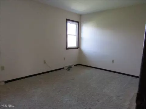 Bedroom - 929 Westshore Dr, Ashtabula, OH 44004 photo 3 of 4