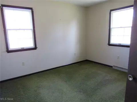 Bedroom - 929 Westshore Dr, Ashtabula, OH 44004 photo 2 of 4