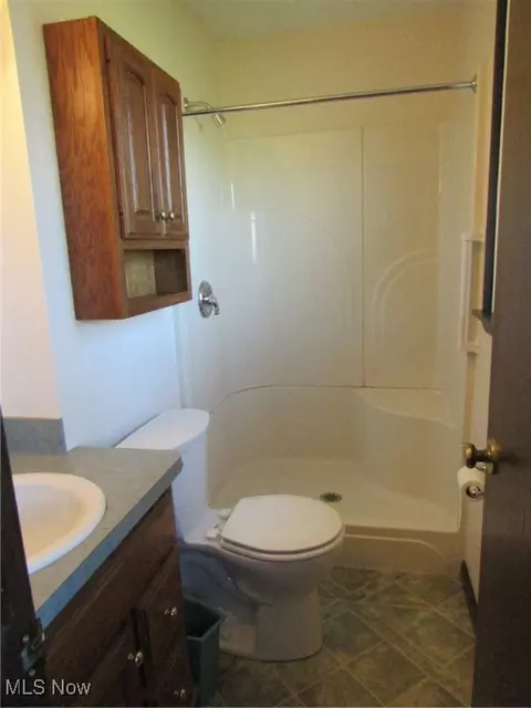 Bath - 929 Westshore Dr, Ashtabula, OH 44004 photo 3 of 3