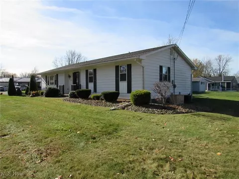 Exterior - 929 Westshore Dr, Ashtabula, OH 44004 photo 2 of 5