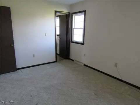 Bedroom - 929 Westshore Dr, Ashtabula, OH 44004 photo 4 of 4