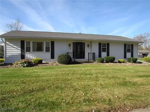 929 Westshore Dr, Ashtabula, OH 44004