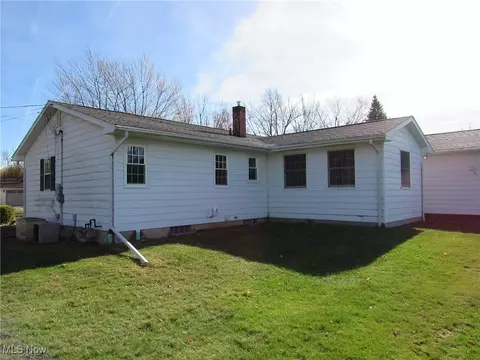 Exterior - 929 Westshore Dr, Ashtabula, OH 44004 photo 3 of 5