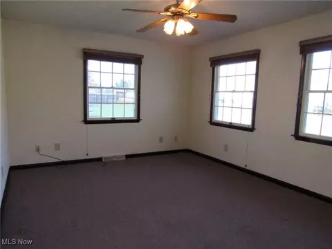 Living - 929 Westshore Dr, Ashtabula, OH 44004 photo 6 of 6