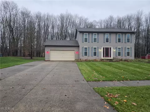 8216 Clover Ln, Garrettsville, OH 44231