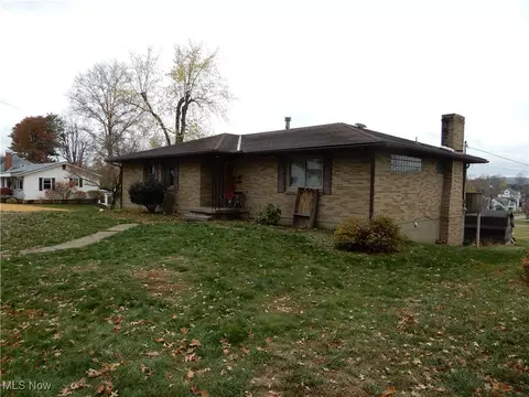 893 Highland Blvd, Coshocton, OH 43812