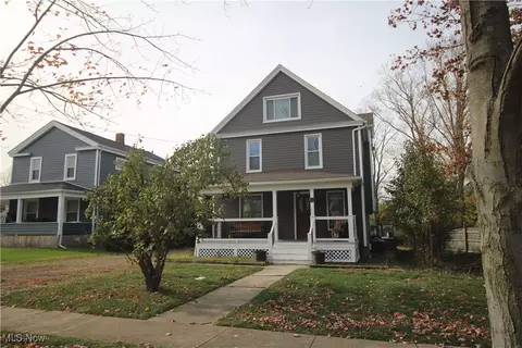 211 N Elmwood Ave, Medina, OH 44256