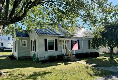 1655 Spring St, Coshocton, OH 43812