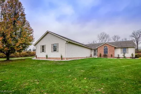 5877 Smith Rd SW, Navarre, OH 44662
