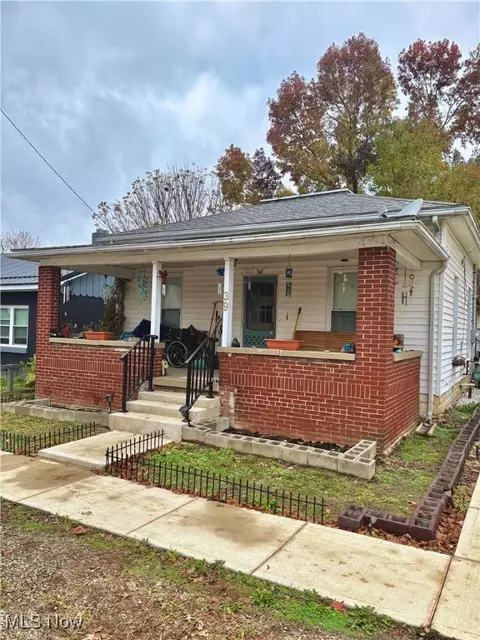 39 W 8th St, Dresden, OH 43821