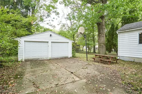 646 Cliffside Dr, Akron, OH 44313 photo 3
