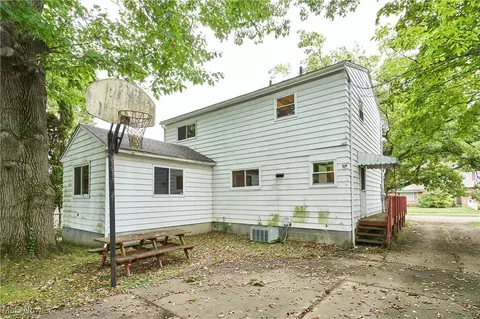 646 Cliffside Dr, Akron, OH 44313 photo 4