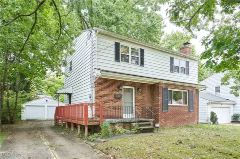646 Cliffside Dr, Akron, OH 44313