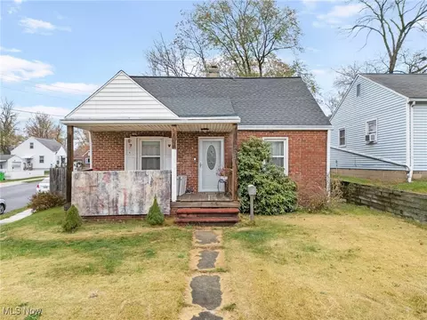203 Robinson Ave, Barberton, OH 44203