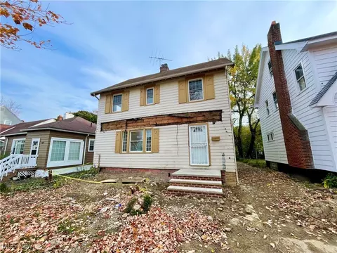 13378 Cedar Rd, Cleveland Heights, OH 44118